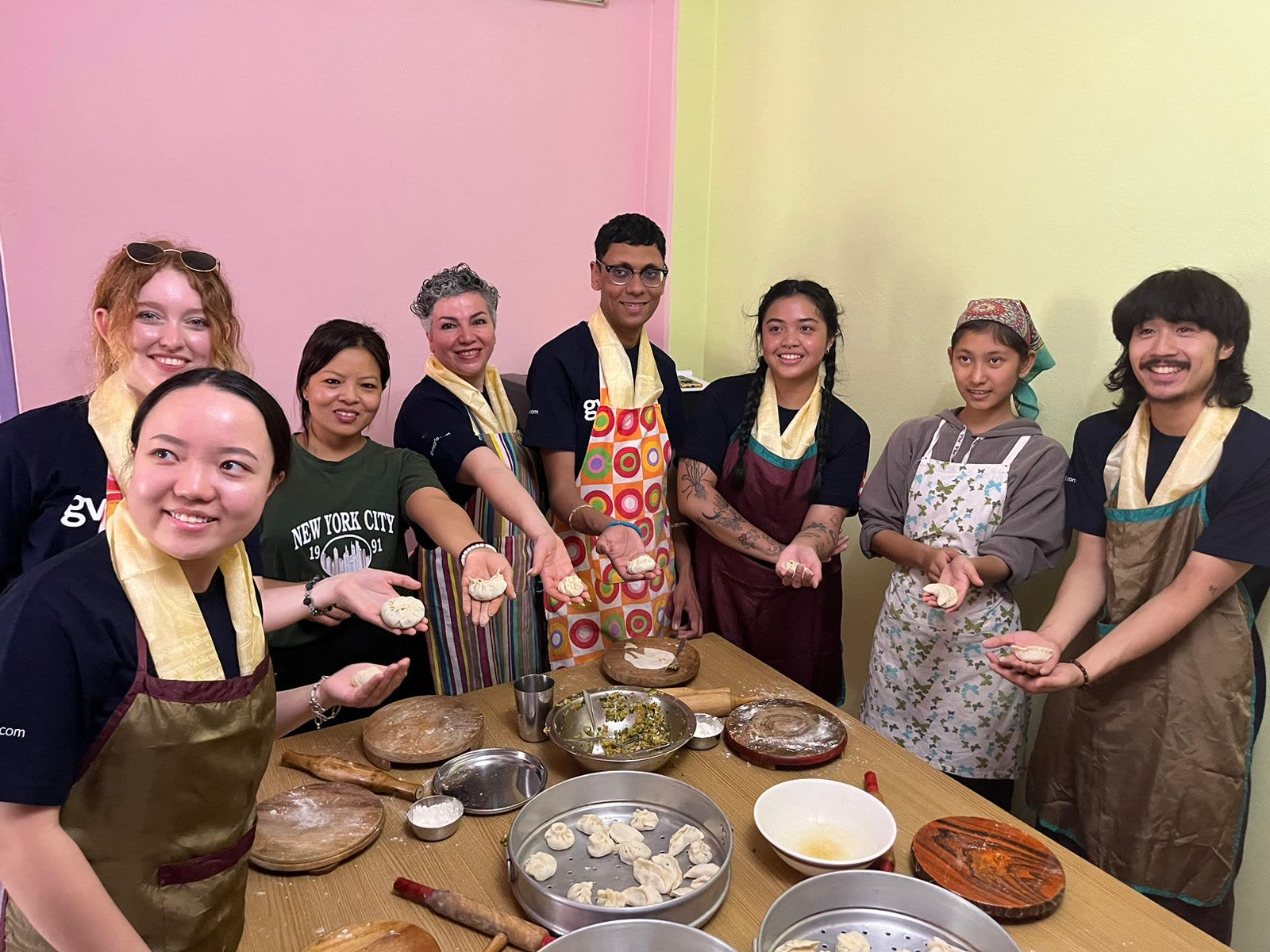 Jugraj and the group learning to make momos with local hosts
